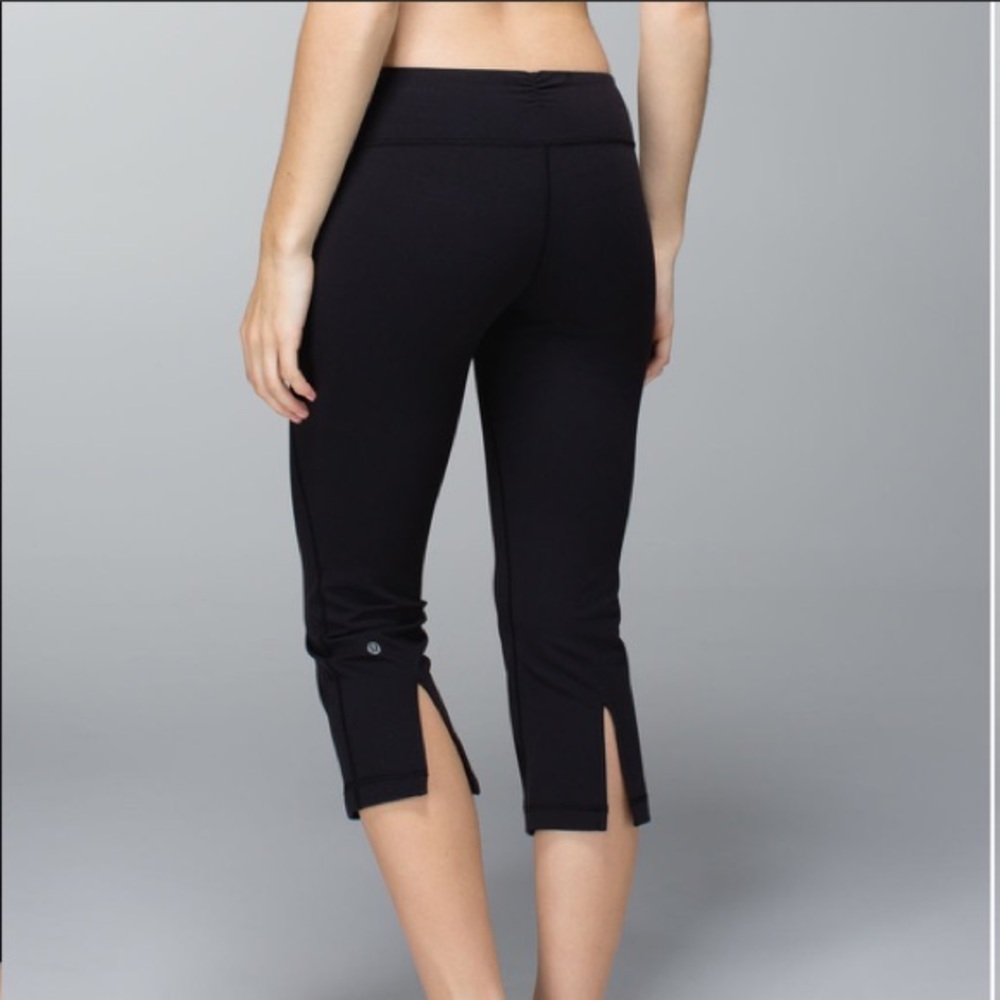 Lululemon Black Gather & Crow Crop Legging